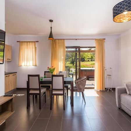 Apartmani Noa I Natali Kaldanija Extérieur photo