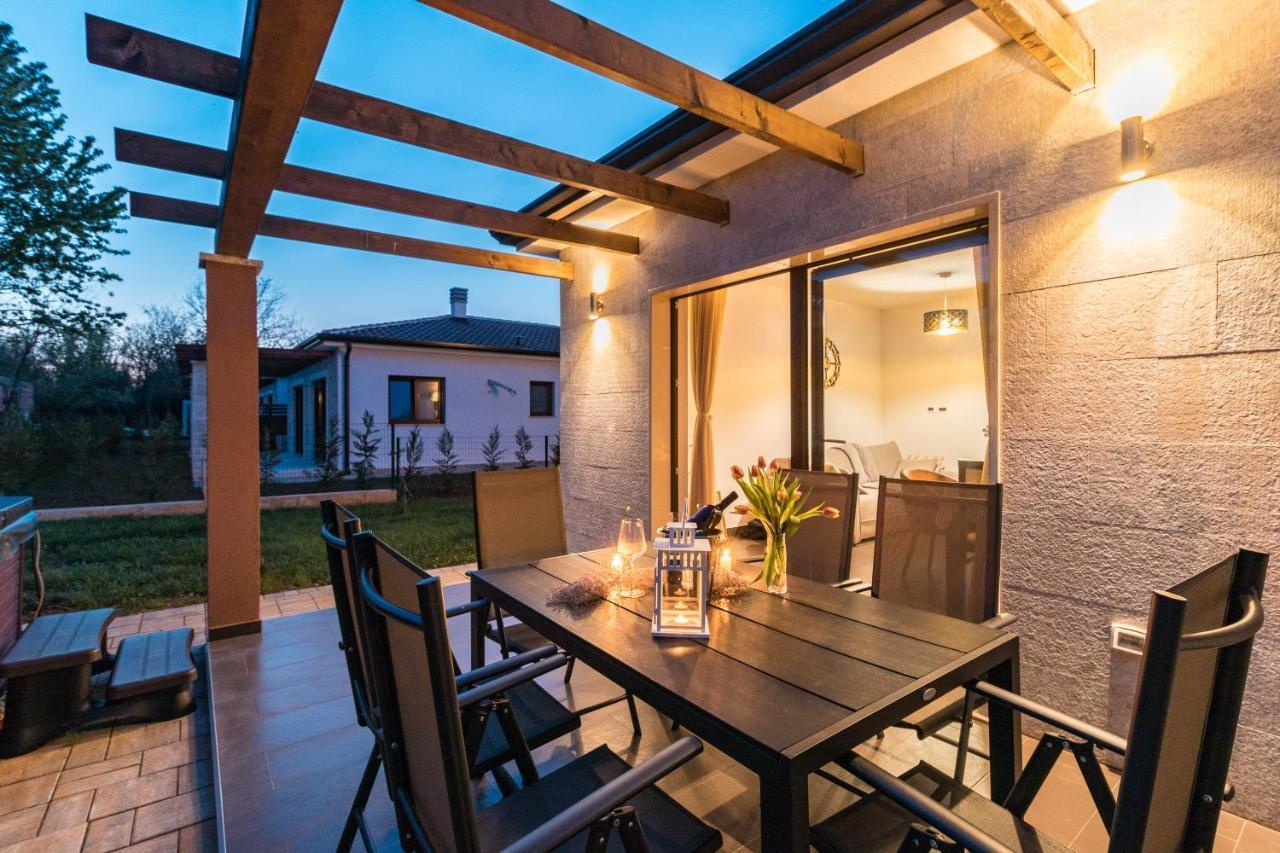Apartmani Noa I Natali Kaldanija Extérieur photo